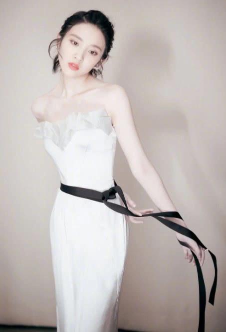 娱乐吃瓜女艺人官宣了吗,“官宣来袭！娱乐吃瓜女艺人恋情大揭秘！”